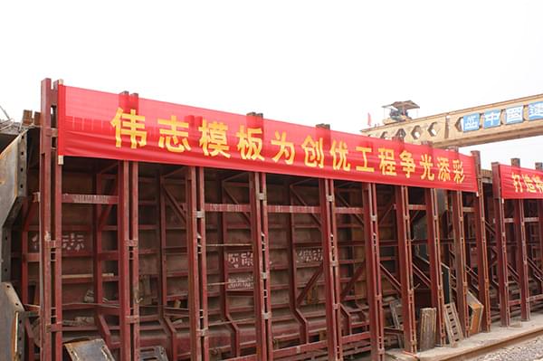 中国交通部组织全国150人到连霍高速郑洛段改建十四标参观五十米T梁 中国交通部组织全国150人到连霍高速郑洛段改建十四标参观五十米T梁