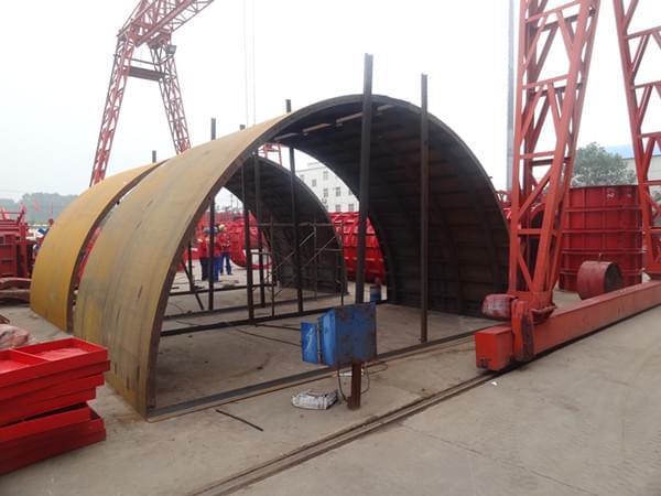 涵洞模板的安装及拆卸