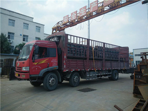 河南钢模板厂家生产的新泽西护栏不喷漆开始发货