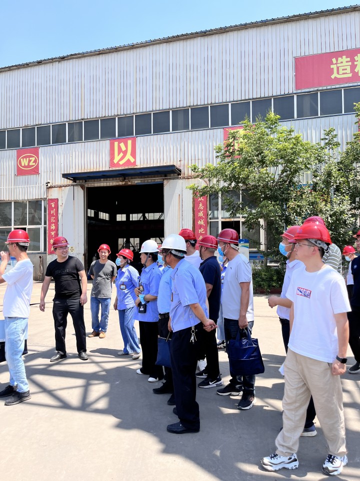 伟志模板欢迎许昌客户来考察