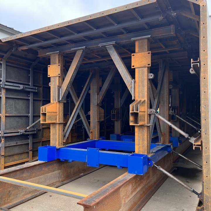 伟志模板涵洞台车钢模板验收通过