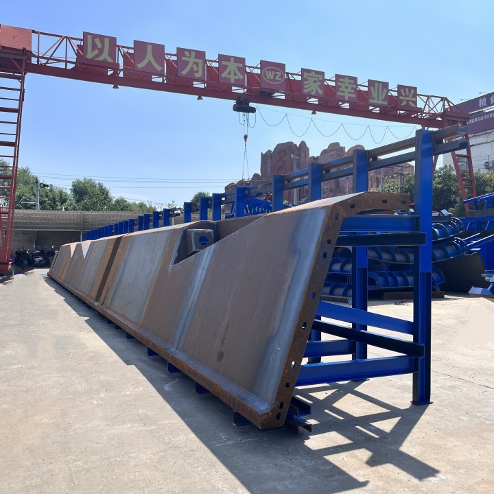 为什么箱梁钢模板宜用于大跨度桥梁？