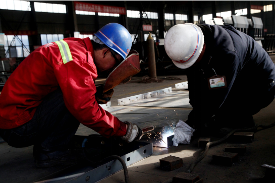 工人在钢模板加工中需要注意什么