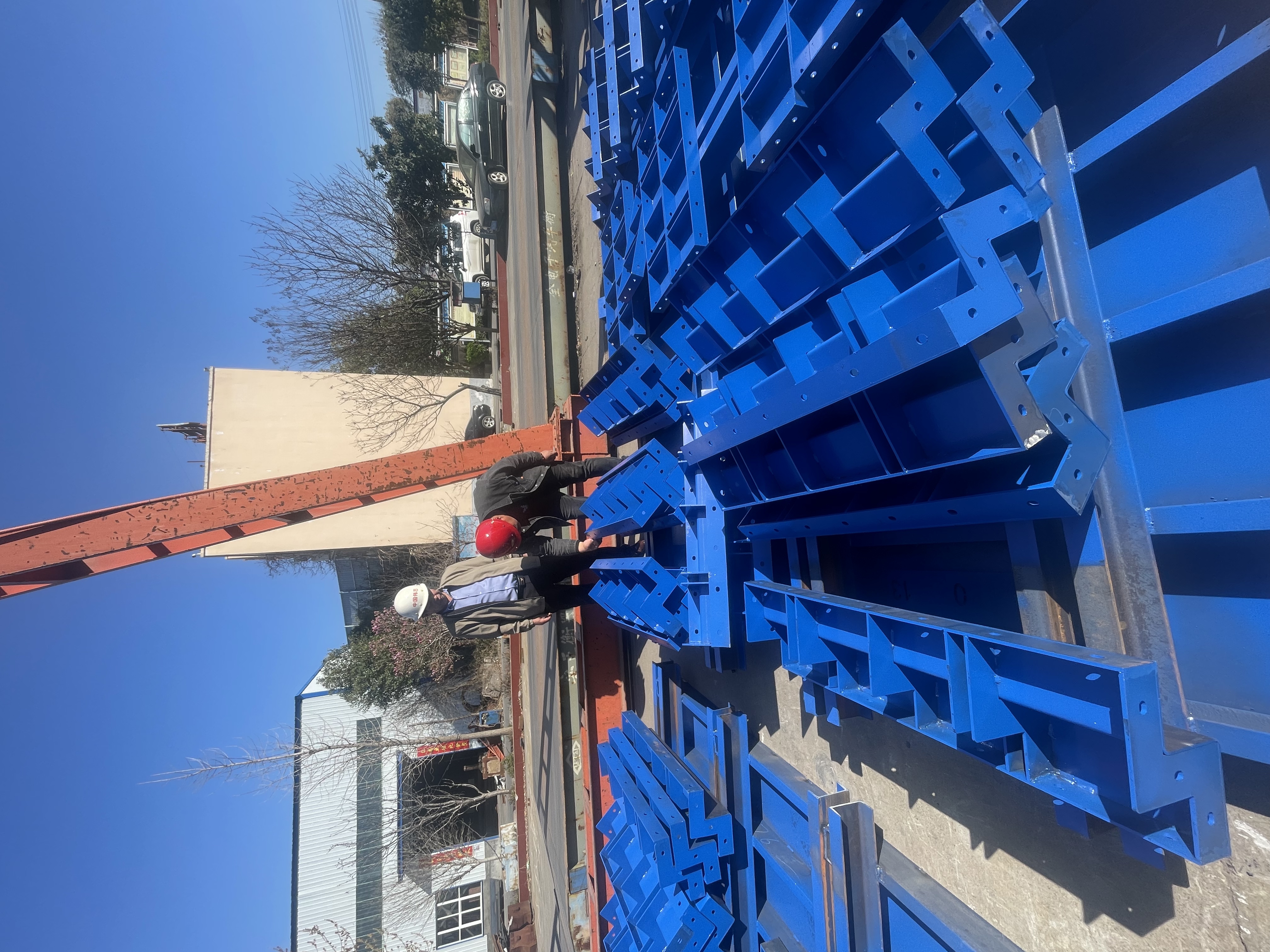 欢迎客户现场验收水沟台帽钢模板